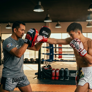 The Art of the Feed: How to Hold Focus Mitts Safely (Without Ruining Your Wrists)