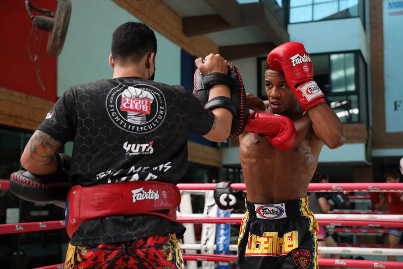 Knock Outs at Thai Fight, Ferrari finds a fight, Bloody noses and gore, and more in Fairtex Fight News