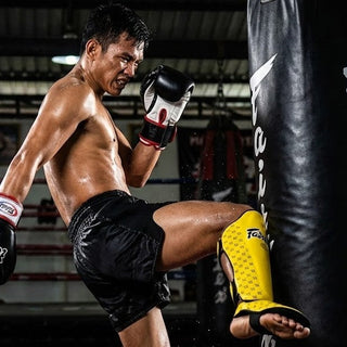 Are 14oz or 16oz Sparring Gloves Better for Muay Thai? Here’s When to Use Each