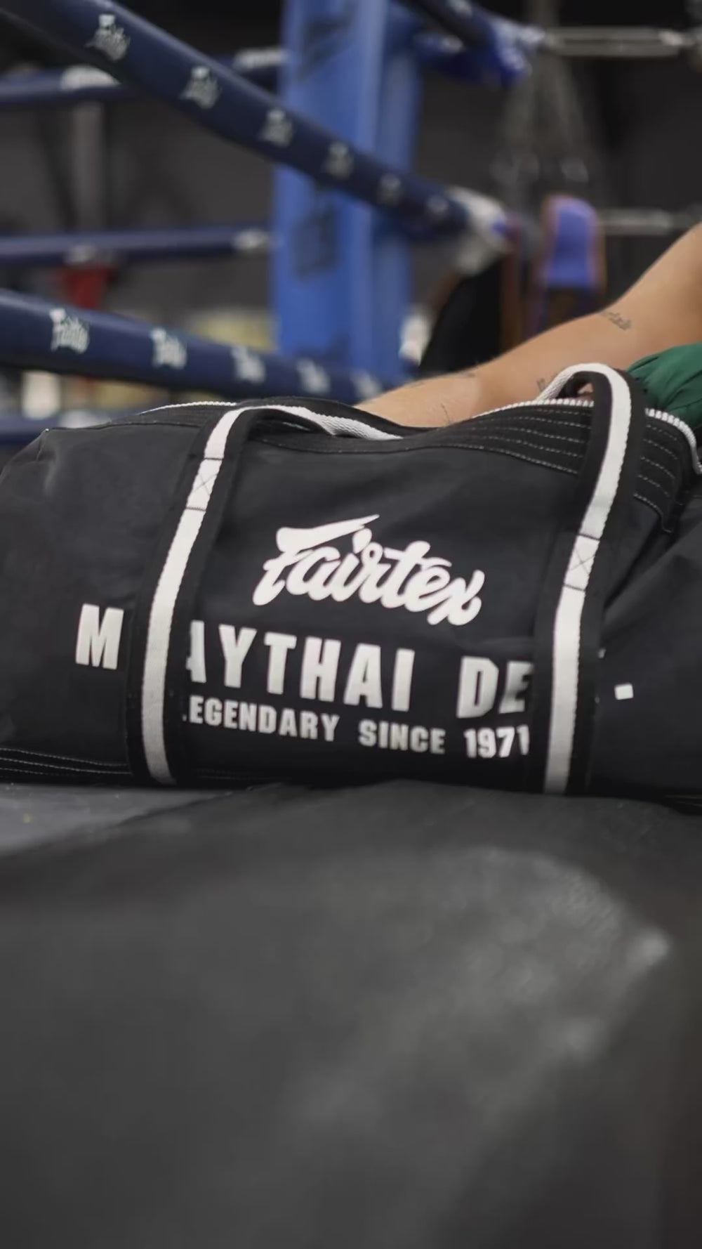 Fairtex BAG9 Retro Style Barrel Gym Bag